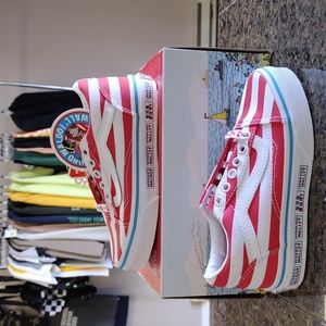 Vans Old Skool Where's Waldo kids 11.5 (PinStripe Red/White) toddler shoes - NWT